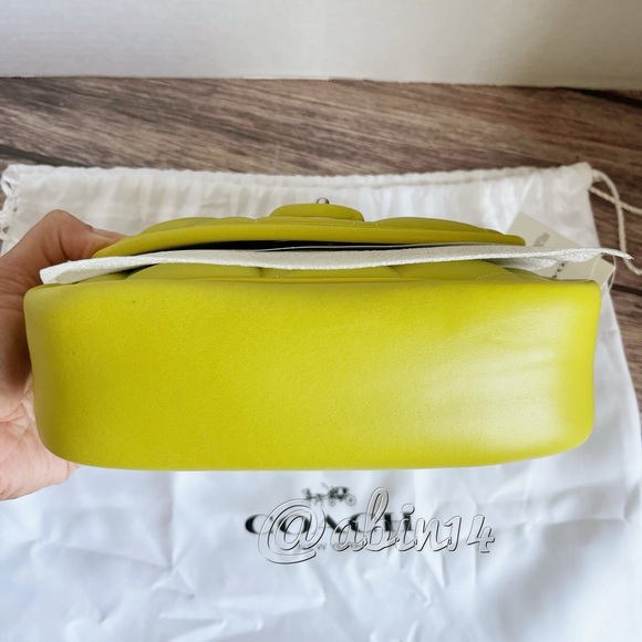NWT Coach Leather Pillow Madison 18 with Quilting Shoulder Bag Key Lime color - Picture 4 of 11